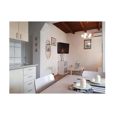 Two-bedroom Holiday In Vir